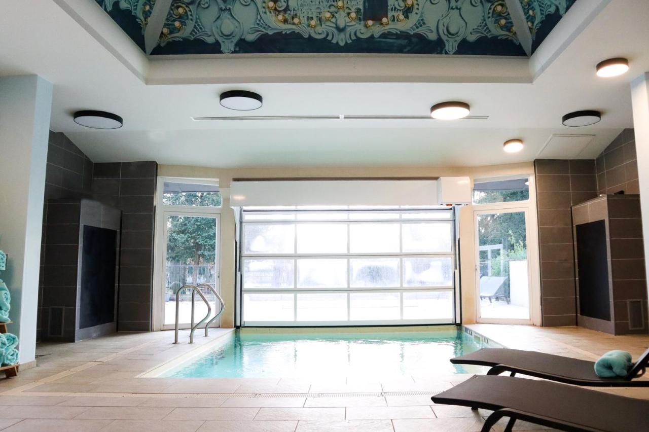 Hotel Mercure Chateau De Фонтенбло Экстерьер фото