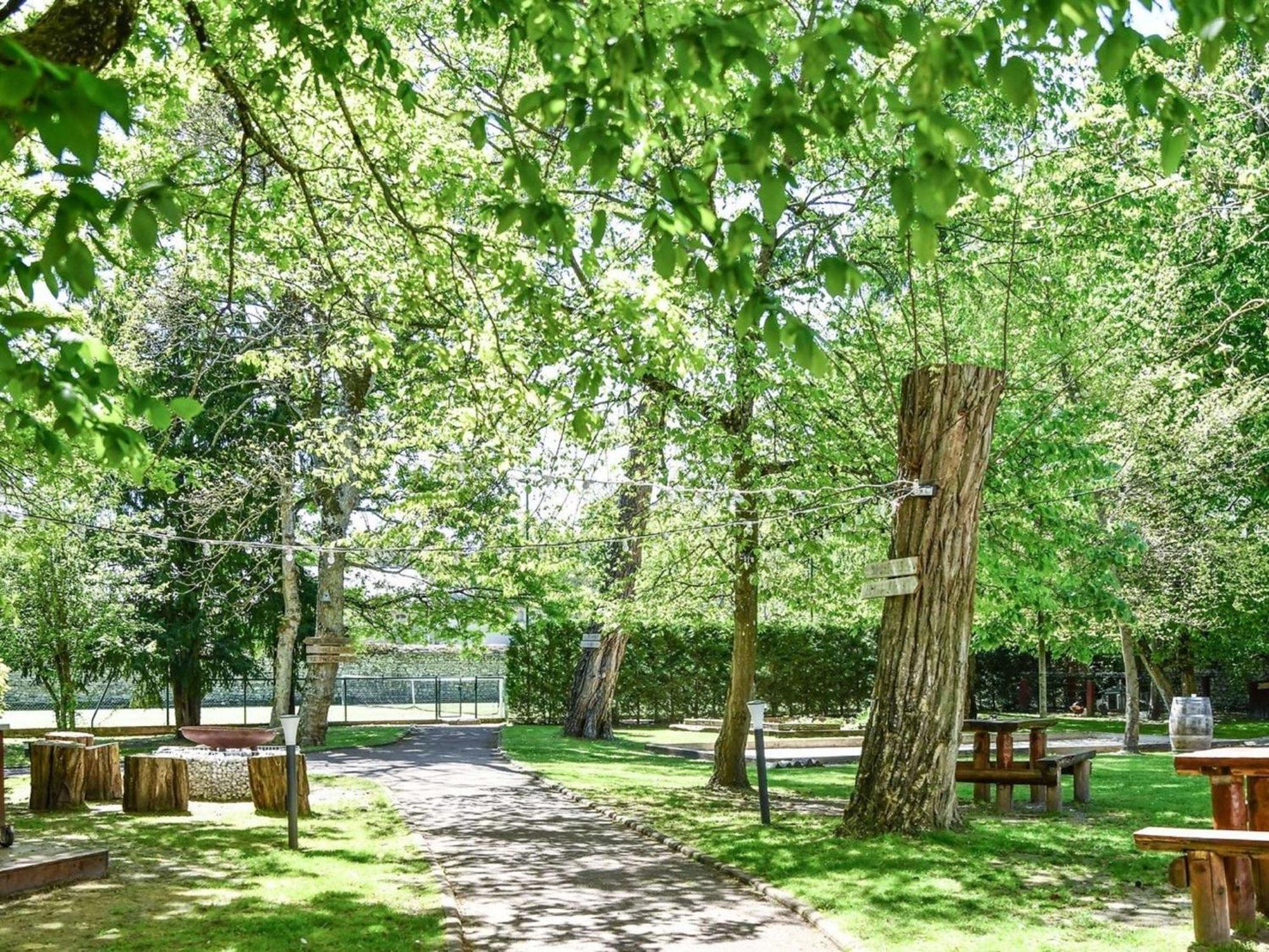 Hotel Mercure Chateau De Фонтенбло Экстерьер фото